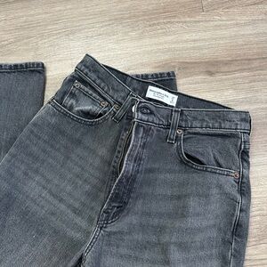 Abercrombie Ultra High Rise 90s Straight Jean - Black
